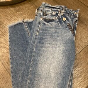 Kancan jeans w frayed bottom